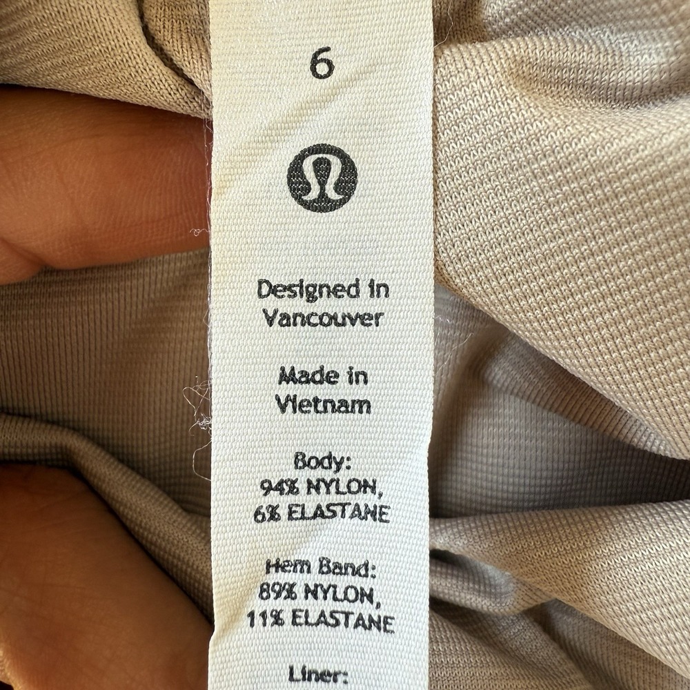 Lululemon Hotty Hot Short II Long 4" White Size 6 University Colorado CU Lined - Picture 6 of 8
